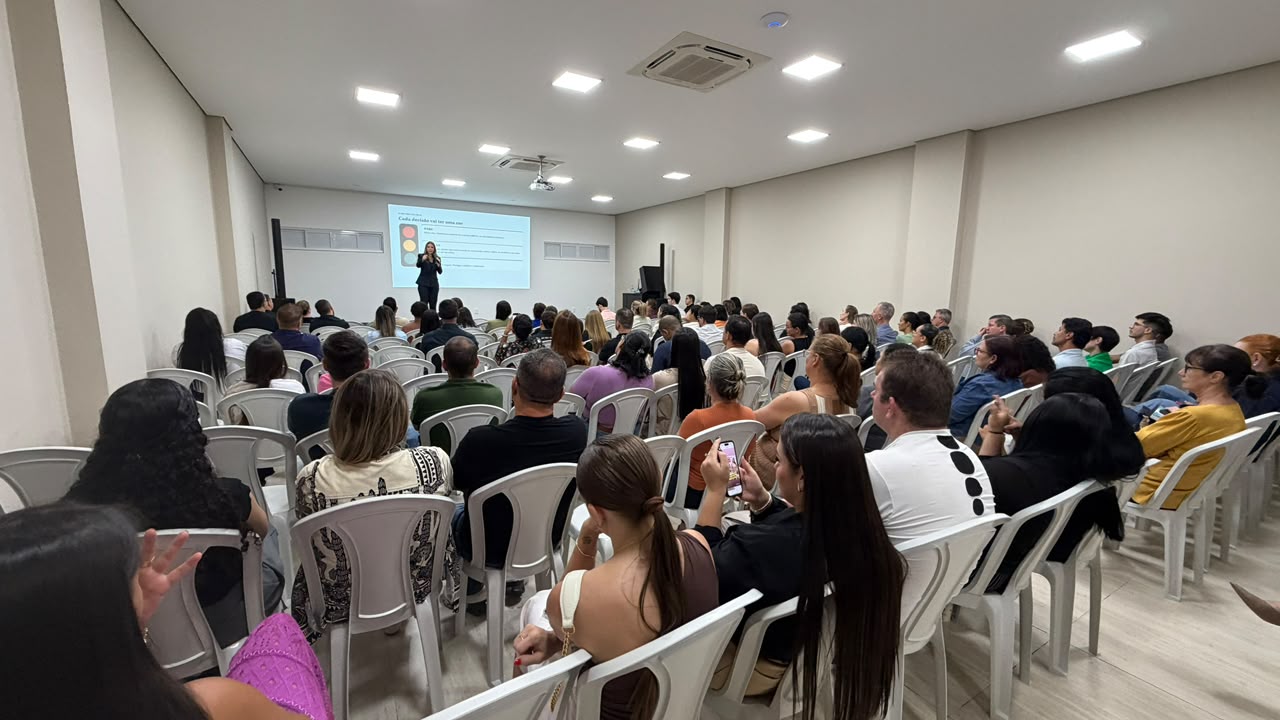 CDL Lucas promove palestra sobre escala 6x1 e orienta empresários